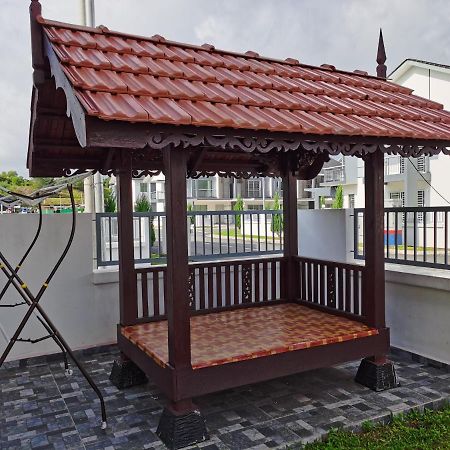 Pesona Suri Homestay Batu Pahat Buitenkant foto